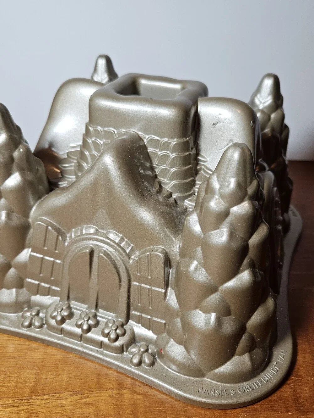 Nordic Ware Hansel & Gretel Bundt Cake Pan Mold Gingerbread Castle Cottage